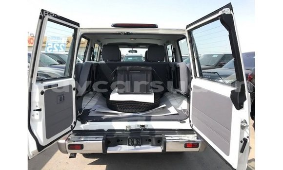Acheter Import Voiture Toyota Land Cruiser Blanc à Import - Dubai, État d'Al Jazirah Acheter Import Voiture Toyota Land Cruiser Blanc à Import - Dubai, État d'Al Jazirah