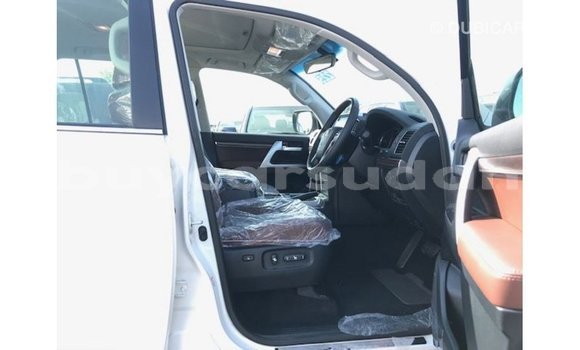 Buy Import Toyota Land Cruiser White Car in Import - Dubai in Al Jazirah State Buy Import Toyota Land Cruiser White Car in Import - Dubai in Al Jazirah State