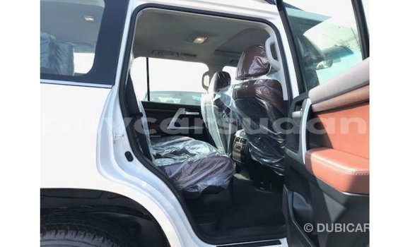 Buy Import Toyota Land Cruiser White Car in Import - Dubai in Al Jazirah State Buy Import Toyota Land Cruiser White Car in Import - Dubai in Al Jazirah State