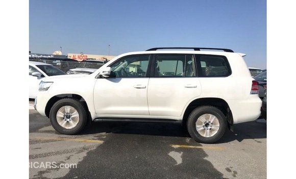 Buy Import Toyota Land Cruiser White Car in Import - Dubai in Al Jazirah State Buy Import Toyota Land Cruiser White Car in Import - Dubai in Al Jazirah State
