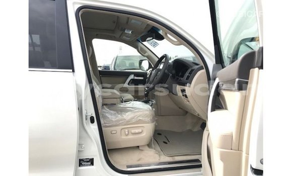 Buy Import Toyota Land Cruiser White Car in Import - Dubai in Al Jazirah State Buy Import Toyota Land Cruiser White Car in Import - Dubai in Al Jazirah State