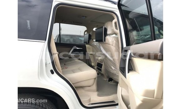 Buy Import Toyota Land Cruiser White Car in Import - Dubai in Al Jazirah State Buy Import Toyota Land Cruiser White Car in Import - Dubai in Al Jazirah State