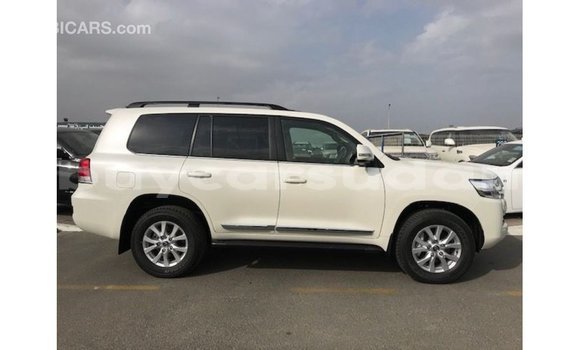 Buy Import Toyota Land Cruiser White Car in Import - Dubai in Al Jazirah State Buy Import Toyota Land Cruiser White Car in Import - Dubai in Al Jazirah State