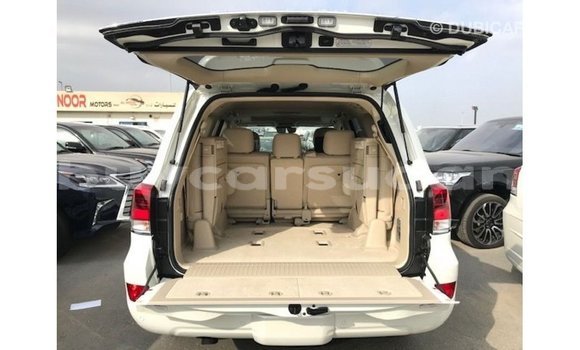 Buy Import Toyota Land Cruiser White Car in Import - Dubai in Al Jazirah State Buy Import Toyota Land Cruiser White Car in Import - Dubai in Al Jazirah State