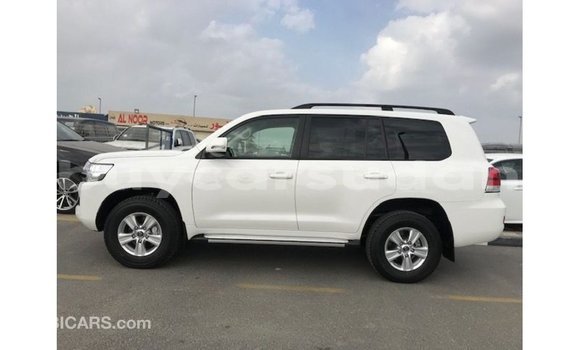 Buy Import Toyota Land Cruiser White Car in Import - Dubai in Al Jazirah State Buy Import Toyota Land Cruiser White Car in Import - Dubai in Al Jazirah State
