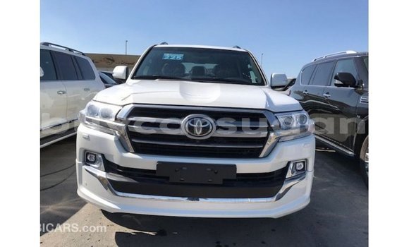 Acheter Import Voiture Toyota Land Cruiser Blanc à Import - Dubai, État d'Al Jazirah Acheter Import Voiture Toyota Land Cruiser Blanc à Import - Dubai, État d'Al Jazirah