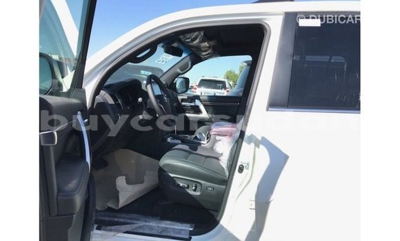 Acheter Import Voiture Toyota Land Cruiser Blanc à Import - Dubai, État d'Al Jazirah Acheter Import Voiture Toyota Land Cruiser Blanc à Import - Dubai, État d'Al Jazirah