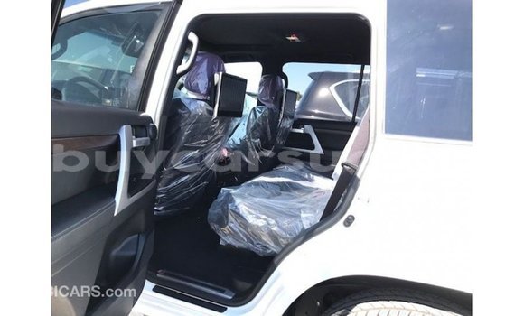 Acheter Import Voiture Toyota Land Cruiser Blanc à Import - Dubai, État d'Al Jazirah Acheter Import Voiture Toyota Land Cruiser Blanc à Import - Dubai, État d'Al Jazirah