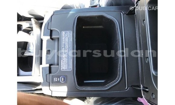 Acheter Import Voiture Toyota Land Cruiser Blanc à Import - Dubai, État d'Al Jazirah Acheter Import Voiture Toyota Land Cruiser Blanc à Import - Dubai, État d'Al Jazirah