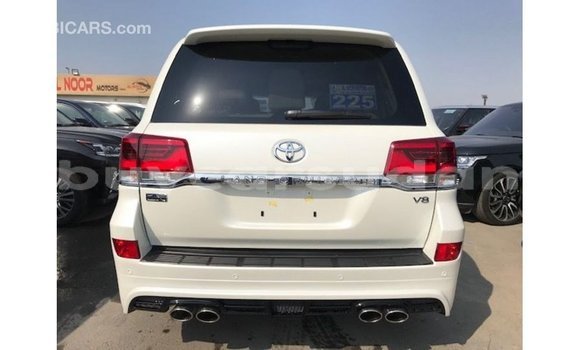 Buy Import Toyota Land Cruiser White Car in Import - Dubai in Al Jazirah State Buy Import Toyota Land Cruiser White Car in Import - Dubai in Al Jazirah State