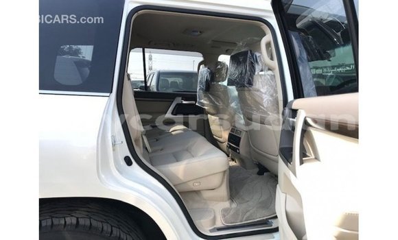 Buy Import Toyota Land Cruiser White Car in Import - Dubai in Al Jazirah State Buy Import Toyota Land Cruiser White Car in Import - Dubai in Al Jazirah State