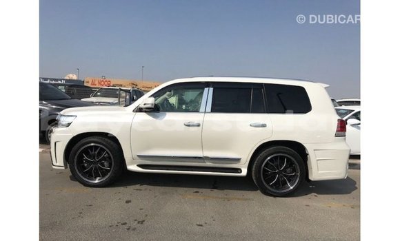 Buy Import Toyota Land Cruiser White Car in Import - Dubai in Al Jazirah State Buy Import Toyota Land Cruiser White Car in Import - Dubai in Al Jazirah State