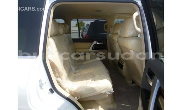 Buy Import Toyota Land Cruiser White Car in Import - Dubai in Al Jazirah State Buy Import Toyota Land Cruiser White Car in Import - Dubai in Al Jazirah State