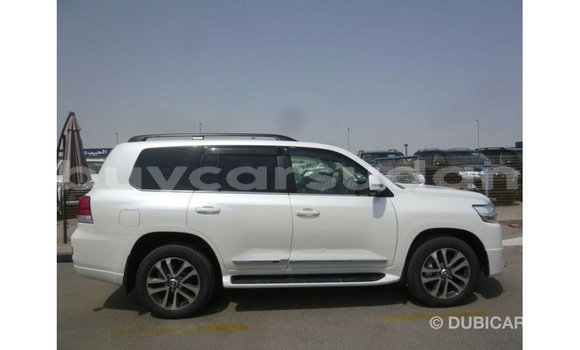 Buy Import Toyota Land Cruiser White Car in Import - Dubai in Al Jazirah State Buy Import Toyota Land Cruiser White Car in Import - Dubai in Al Jazirah State
