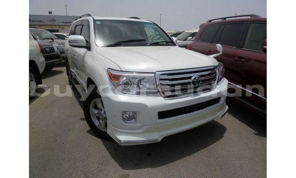 Acheter Import Voiture Toyota Land Cruiser Blanc à Import - Dubai, État d'Al Jazirah Acheter Import Voiture Toyota Land Cruiser Blanc à Import - Dubai, État d'Al Jazirah