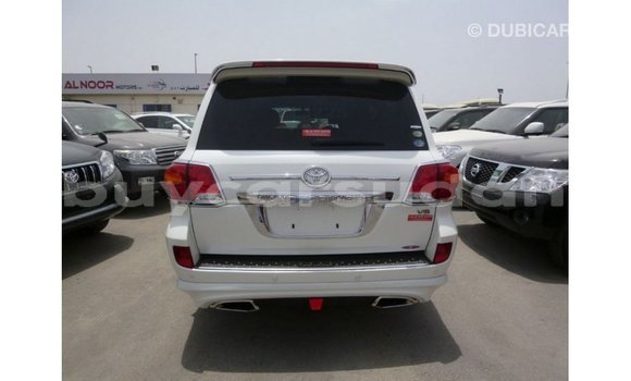Acheter Import Voiture Toyota Land Cruiser Blanc à Import - Dubai, État d'Al Jazirah Acheter Import Voiture Toyota Land Cruiser Blanc à Import - Dubai, État d'Al Jazirah