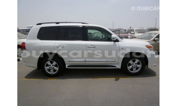 Acheter Import Voiture Toyota Land Cruiser Blanc à Import - Dubai, État d'Al Jazirah Acheter Import Voiture Toyota Land Cruiser Blanc à Import - Dubai, État d'Al Jazirah