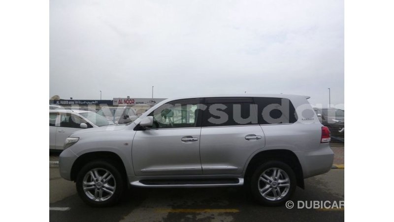 Big with watermark toyota land cruiser al jazirah state import dubai 2533