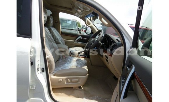 Buy Import Toyota Land Cruiser White Car in Import - Dubai in Al Jazirah State Buy Import Toyota Land Cruiser White Car in Import - Dubai in Al Jazirah State