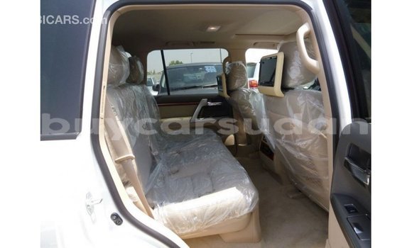 Buy Import Toyota Land Cruiser White Car in Import - Dubai in Al Jazirah State Buy Import Toyota Land Cruiser White Car in Import - Dubai in Al Jazirah State