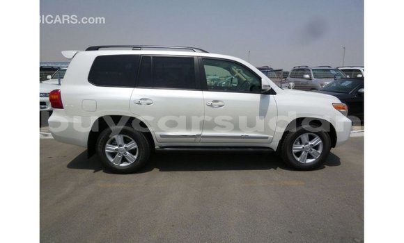 Buy Import Toyota Land Cruiser White Car in Import - Dubai in Al Jazirah State Buy Import Toyota Land Cruiser White Car in Import - Dubai in Al Jazirah State