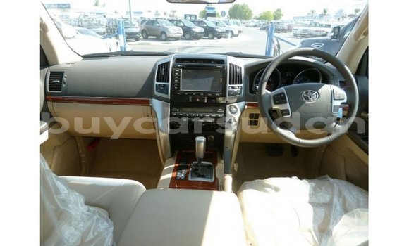 Buy Import Toyota Land Cruiser White Car in Import - Dubai in Al Jazirah State Buy Import Toyota Land Cruiser White Car in Import - Dubai in Al Jazirah State