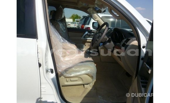 Buy Import Toyota Land Cruiser White Car in Import - Dubai in Al Jazirah State Buy Import Toyota Land Cruiser White Car in Import - Dubai in Al Jazirah State