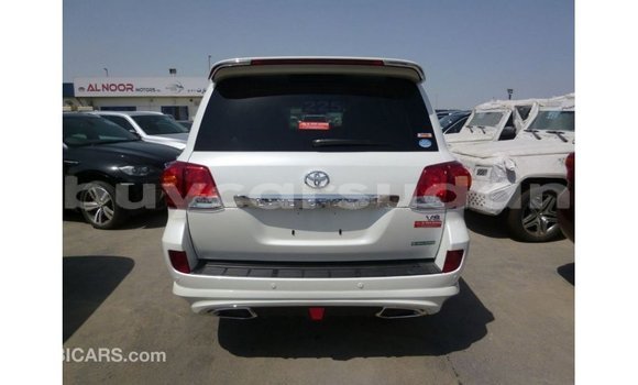 Buy Import Toyota Land Cruiser White Car in Import - Dubai in Al Jazirah State Buy Import Toyota Land Cruiser White Car in Import - Dubai in Al Jazirah State