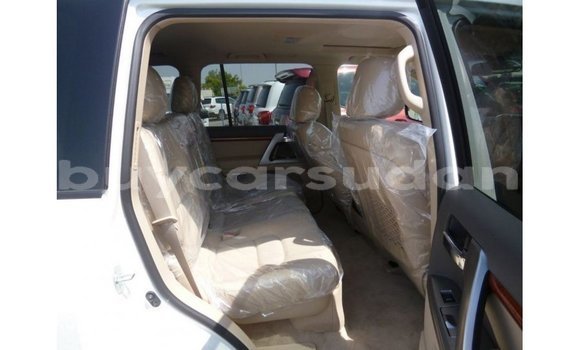 Buy Import Toyota Land Cruiser White Car in Import - Dubai in Al Jazirah State Buy Import Toyota Land Cruiser White Car in Import - Dubai in Al Jazirah State