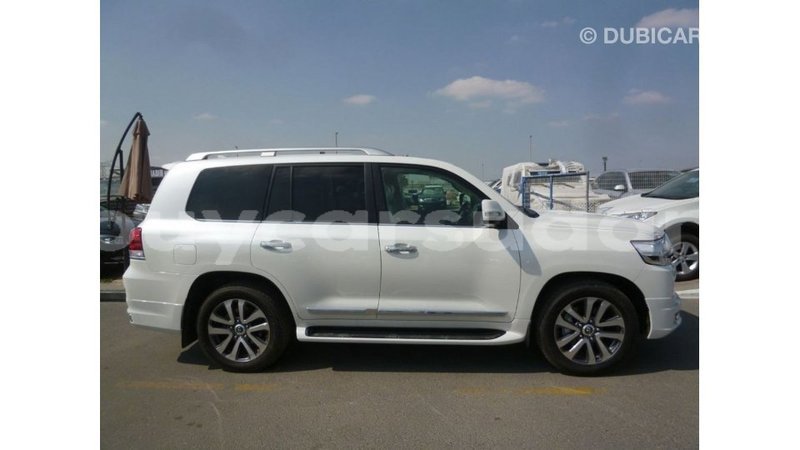Big with watermark toyota land cruiser al jazirah state import dubai 2553