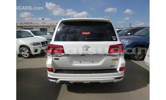 Buy Import Toyota Land Cruiser White Car in Import - Dubai in Al Jazirah State Buy Import Toyota Land Cruiser White Car in Import - Dubai in Al Jazirah State
