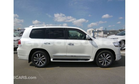 Buy Import Toyota Land Cruiser White Car in Import - Dubai in Al Jazirah State Buy Import Toyota Land Cruiser White Car in Import - Dubai in Al Jazirah State
