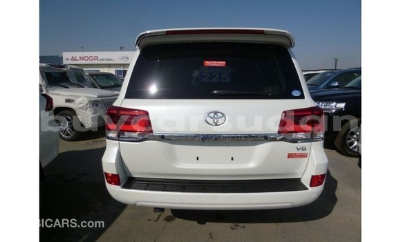 Buy Import Toyota Land Cruiser White Car in Import - Dubai in Al Jazirah State Buy Import Toyota Land Cruiser White Car in Import - Dubai in Al Jazirah State