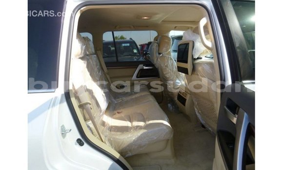 Buy Import Toyota Land Cruiser White Car in Import - Dubai in Al Jazirah State Buy Import Toyota Land Cruiser White Car in Import - Dubai in Al Jazirah State