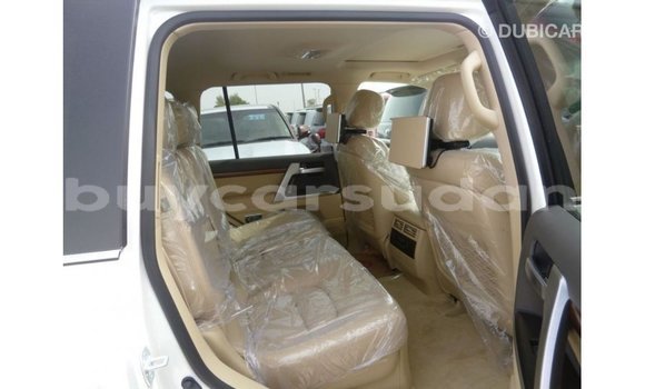 Acheter Import Voiture Toyota Land Cruiser Blanc à Import - Dubai, État d'Al Jazirah Acheter Import Voiture Toyota Land Cruiser Blanc à Import - Dubai, État d'Al Jazirah