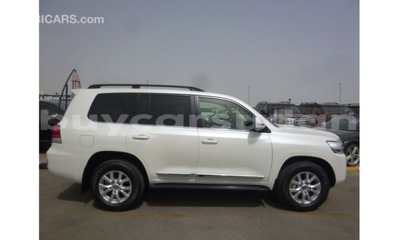 Acheter Import Voiture Toyota Land Cruiser Blanc à Import - Dubai, État d'Al Jazirah Acheter Import Voiture Toyota Land Cruiser Blanc à Import - Dubai, État d'Al Jazirah