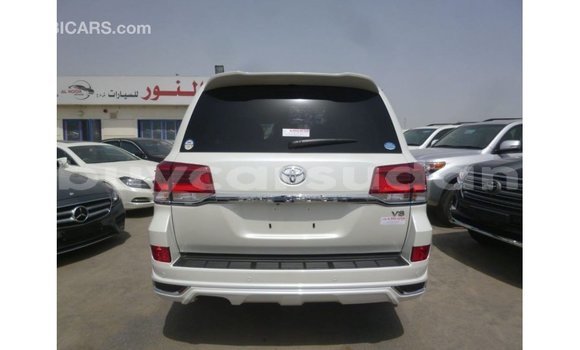 Buy Import Toyota Land Cruiser White Car in Import - Dubai in Al Jazirah State Buy Import Toyota Land Cruiser White Car in Import - Dubai in Al Jazirah State