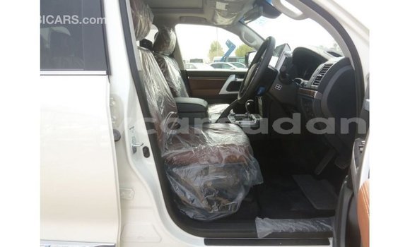 Buy Import Toyota Land Cruiser White Car in Import - Dubai in Al Jazirah State Buy Import Toyota Land Cruiser White Car in Import - Dubai in Al Jazirah State