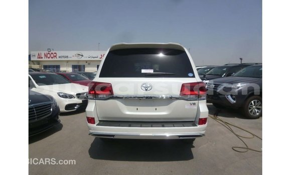 Buy Import Toyota Land Cruiser White Car in Import - Dubai in Al Jazirah State Buy Import Toyota Land Cruiser White Car in Import - Dubai in Al Jazirah State