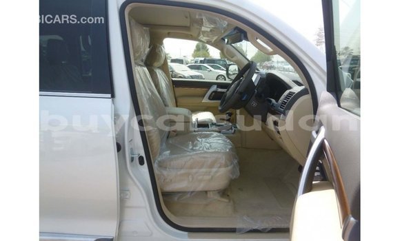 Buy Import Toyota Land Cruiser White Car in Import - Dubai in Al Jazirah State Buy Import Toyota Land Cruiser White Car in Import - Dubai in Al Jazirah State