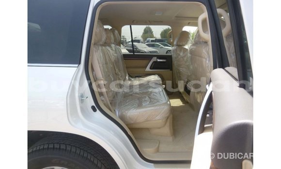 Buy Import Toyota Land Cruiser White Car in Import - Dubai in Al Jazirah State Buy Import Toyota Land Cruiser White Car in Import - Dubai in Al Jazirah State