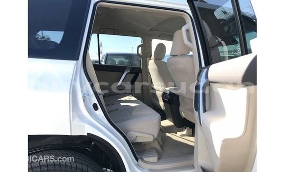 Acheter Import Voiture Toyota Prado Blanc à Import - Dubai, État d'Al Jazirah Acheter Import Voiture Toyota Prado Blanc à Import - Dubai, État d'Al Jazirah