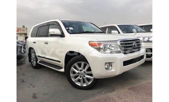 Buy Import Toyota Land Cruiser White Car in Import - Dubai in Al Jazirah State Buy Import Toyota Land Cruiser White Car in Import - Dubai in Al Jazirah State
