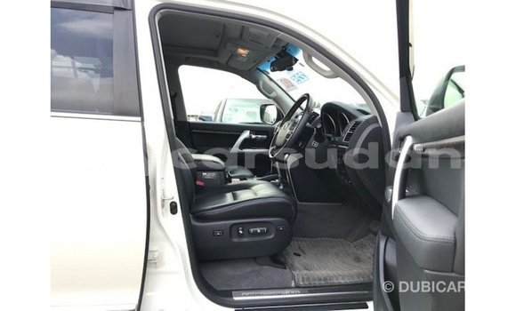 Buy Import Toyota Land Cruiser White Car in Import - Dubai in Al Jazirah State Buy Import Toyota Land Cruiser White Car in Import - Dubai in Al Jazirah State
