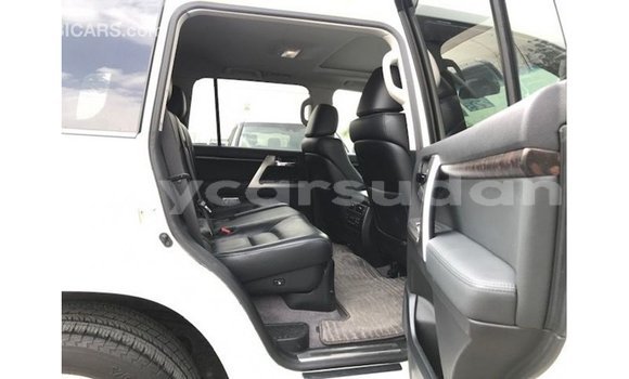 Buy Import Toyota Land Cruiser White Car in Import - Dubai in Al Jazirah State Buy Import Toyota Land Cruiser White Car in Import - Dubai in Al Jazirah State