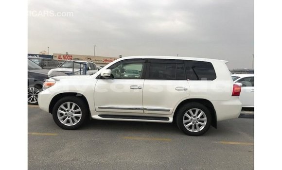 Buy Import Toyota Land Cruiser White Car in Import - Dubai in Al Jazirah State Buy Import Toyota Land Cruiser White Car in Import - Dubai in Al Jazirah State