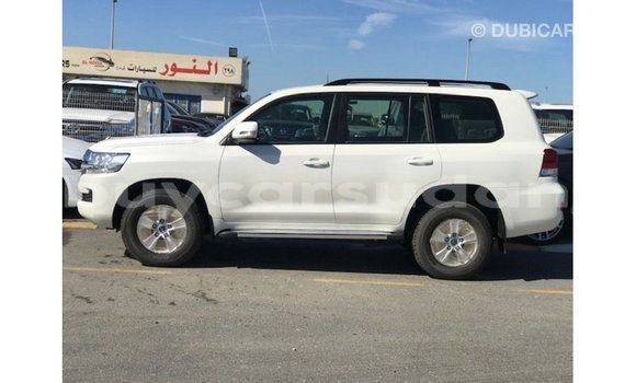 Acheter Import Voiture Toyota Land Cruiser Blanc à Import - Dubai, État d'Al Jazirah Acheter Import Voiture Toyota Land Cruiser Blanc à Import - Dubai, État d'Al Jazirah