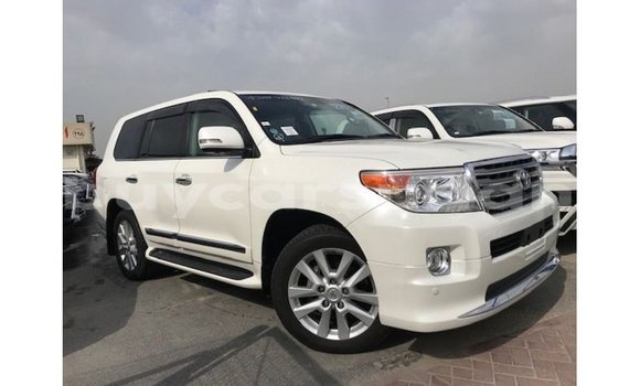 Buy Import Toyota Land Cruiser White Car in Import - Dubai in Al Jazirah State Buy Import Toyota Land Cruiser White Car in Import - Dubai in Al Jazirah State