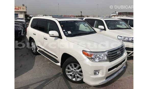 Buy Import Toyota Land Cruiser White Car in Import - Dubai in Al Jazirah State Buy Import Toyota Land Cruiser White Car in Import - Dubai in Al Jazirah State