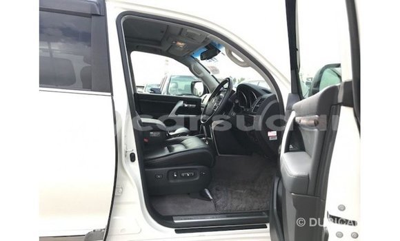 Buy Import Toyota Land Cruiser White Car in Import - Dubai in Al Jazirah State Buy Import Toyota Land Cruiser White Car in Import - Dubai in Al Jazirah State